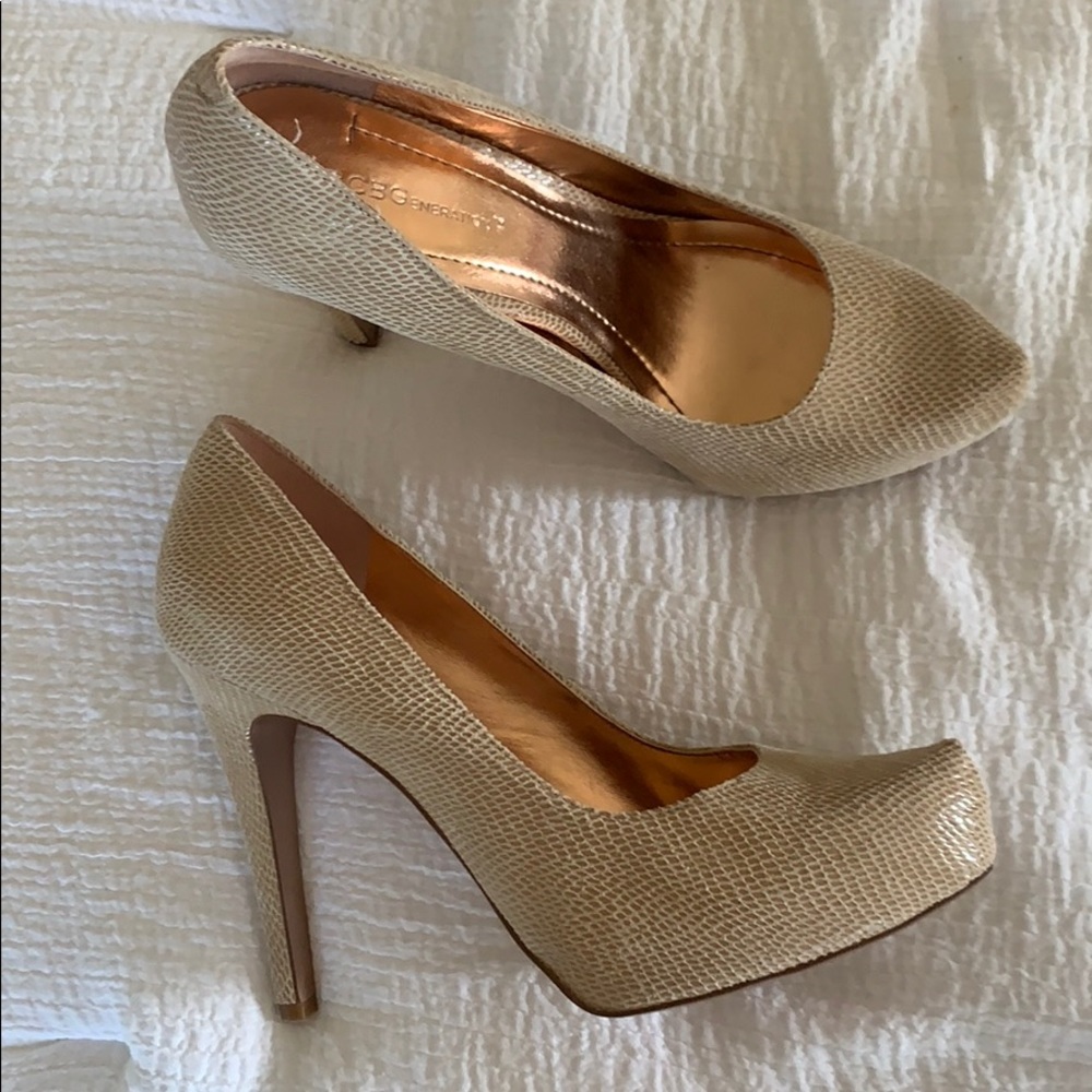 Bcbgeneration pumps, tan snake material